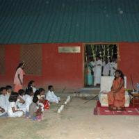 20061021_Photo_1047_swami with gurukul kids 2_CMP_WM